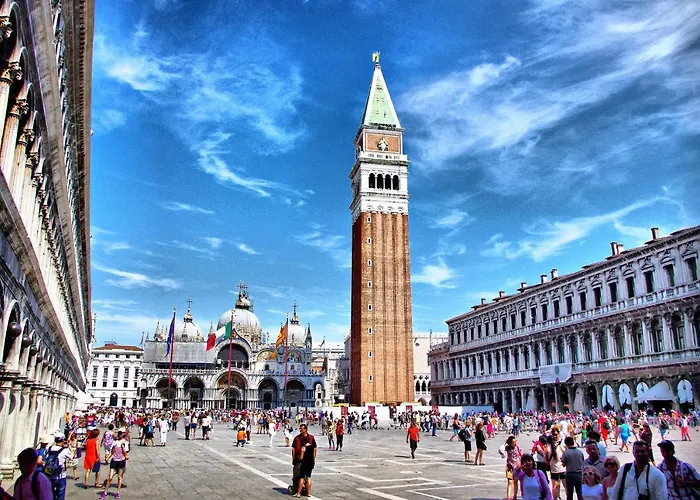raggio di sole dietro piazza San Marco